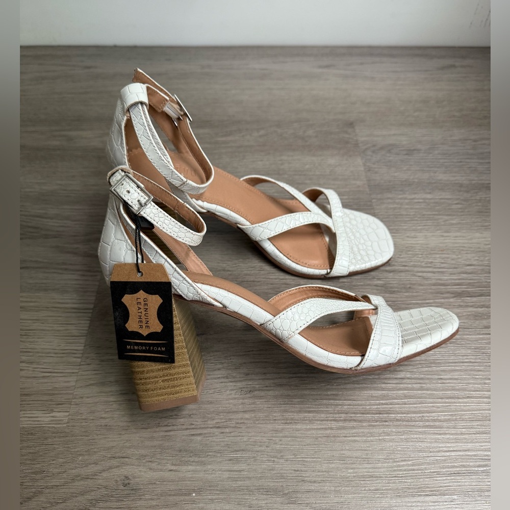 *NWOB* Crevo Women’s Kaitlyn Block Heel Dress Sandals White Leather Size 8